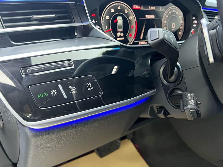 Фото 6 - Audi A8