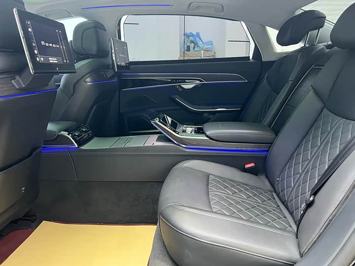 Фото 8 - Audi A8