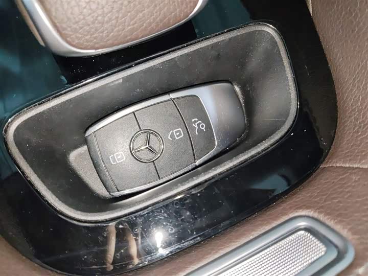 Фото 9 - Mercedes-Benz GLE-Class