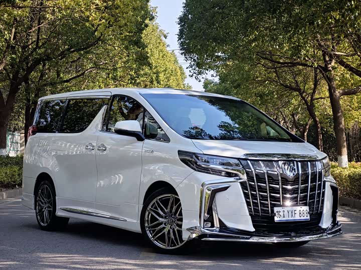 Фото 3 - Toyota Alphard