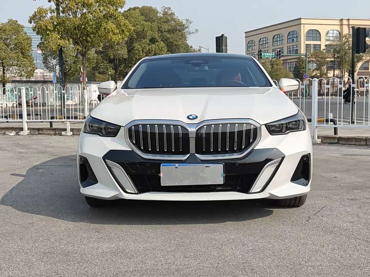 Фото 2 - BMW 5 Series