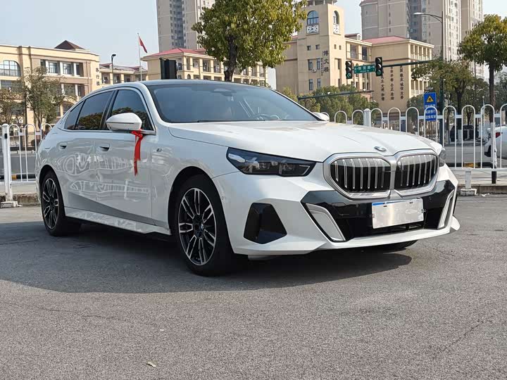 Фото 3 - BMW 5 Series