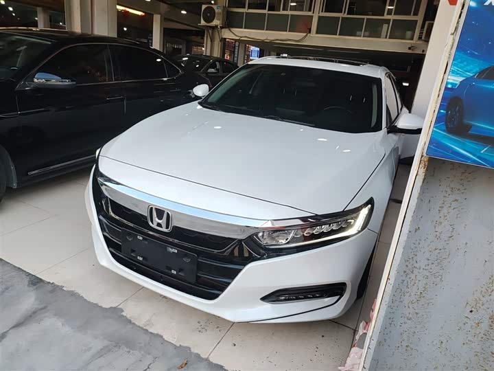 Фото 1 - Honda Accord