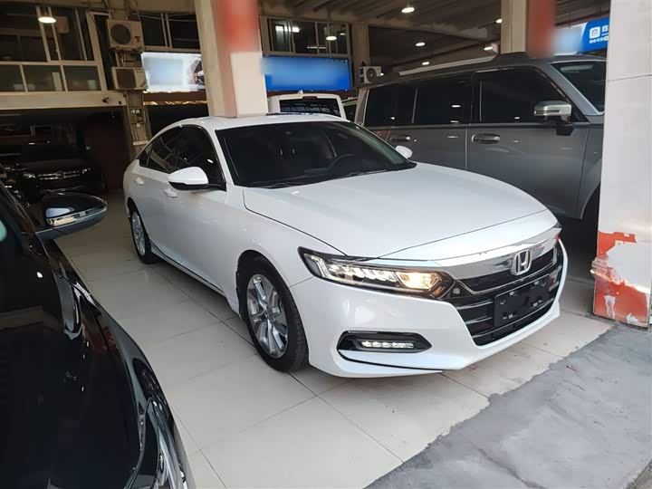 Фото 4 - Honda Accord