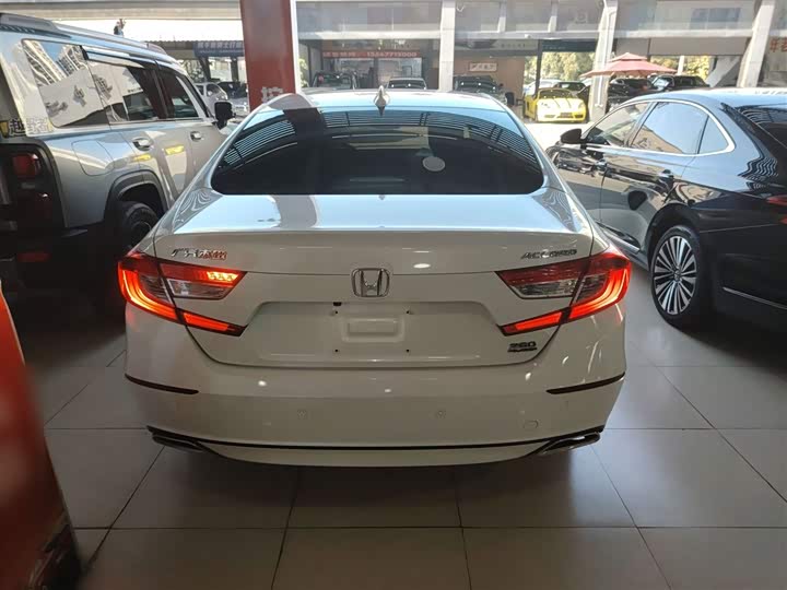 Фото 6 - Honda Accord