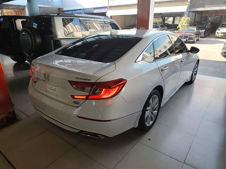 Фото 7 - Honda Accord