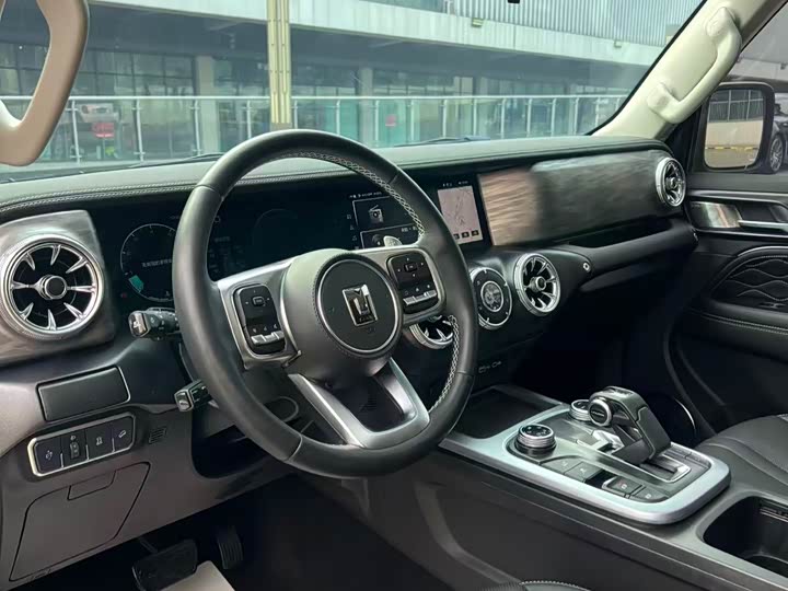 Фото 6 - Tank 300