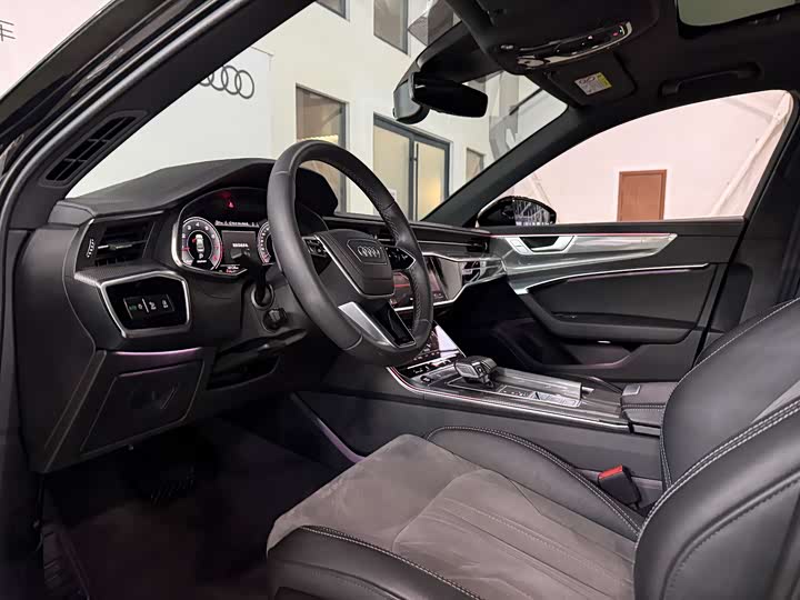 Фото 9 - Audi A6L