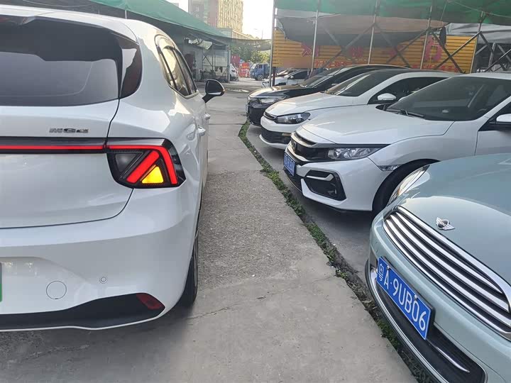 Фото 8 - MG Motor 4 EV