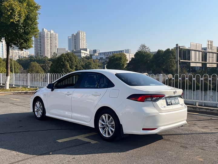 Фото 5 - Toyota Corolla