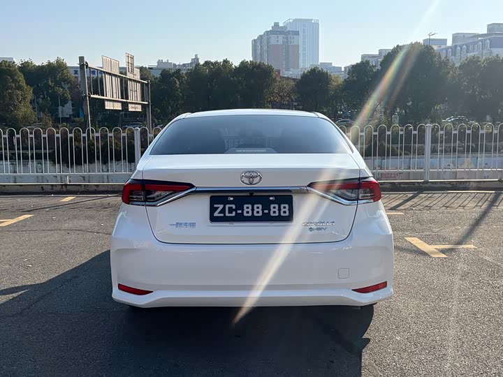 Фото 6 - Toyota Corolla