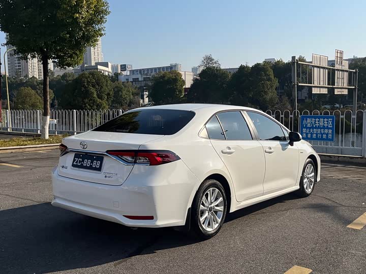 Фото 7 - Toyota Corolla