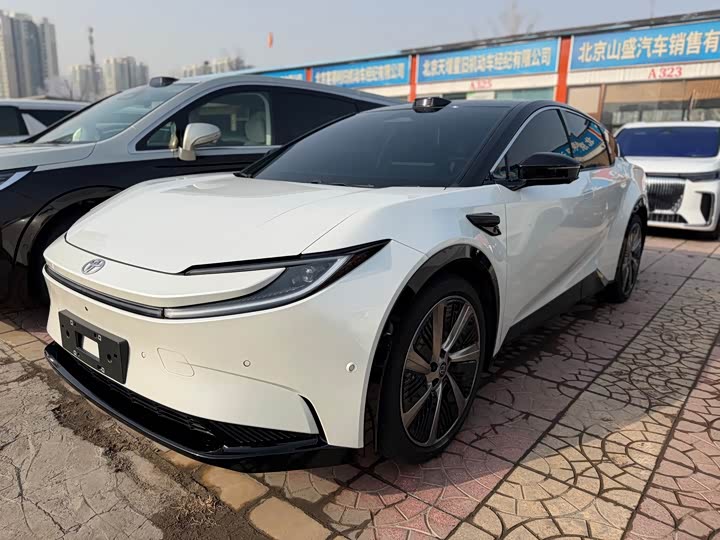 Фото 1 - Toyota bZ5