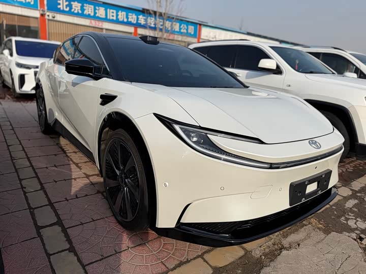 Фото 3 - Toyota bZ5