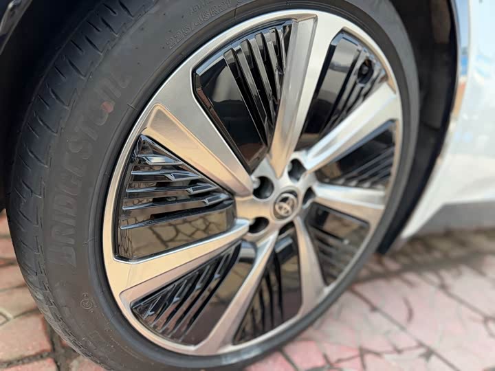 Фото 4 - Toyota bZ5