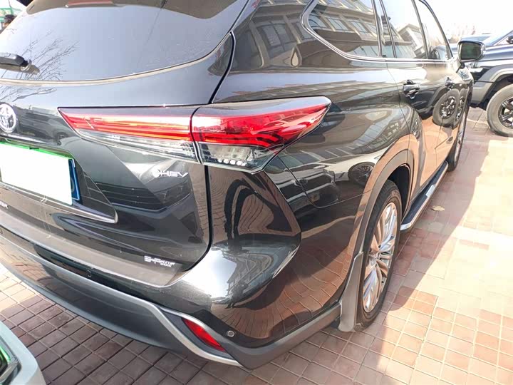 Фото 8 - Toyota Highlander