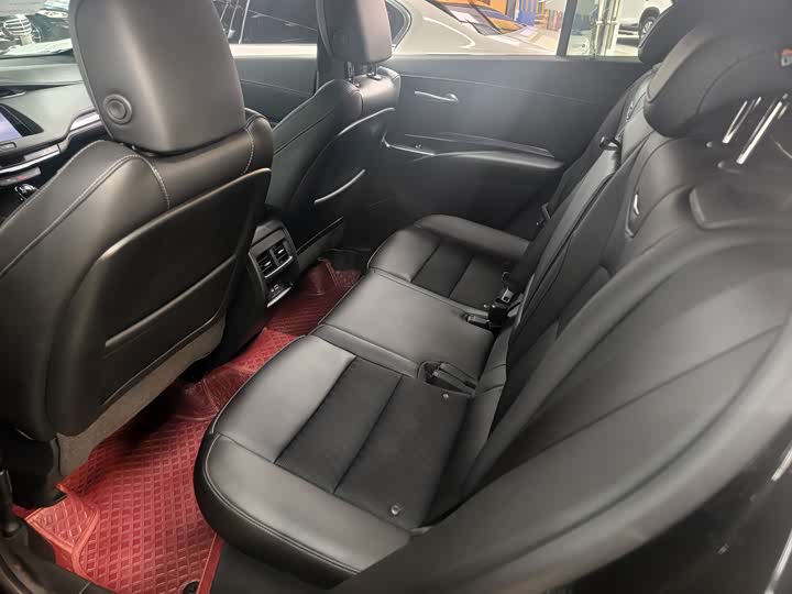 Фото 4 - Cadillac XT4