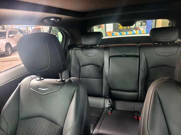 Фото 7 - Cadillac XT4