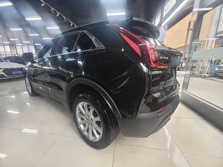 Фото 8 - Cadillac XT4