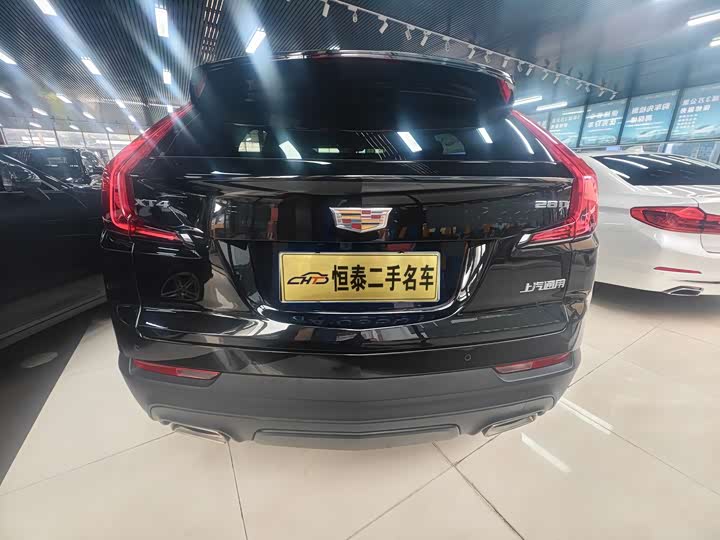 Фото 9 - Cadillac XT4