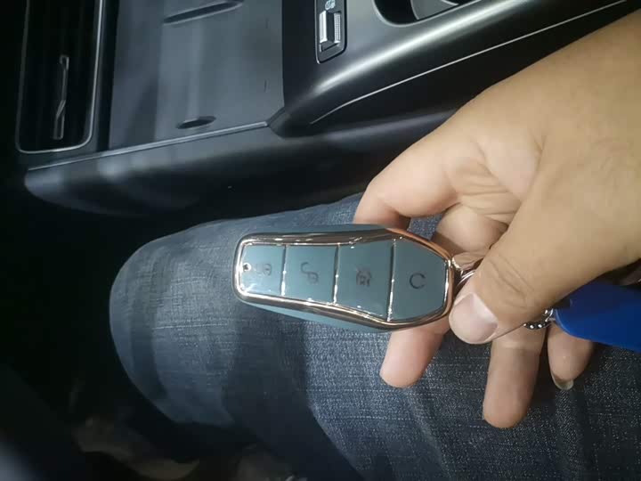 Фото 9 - BYD Qin L