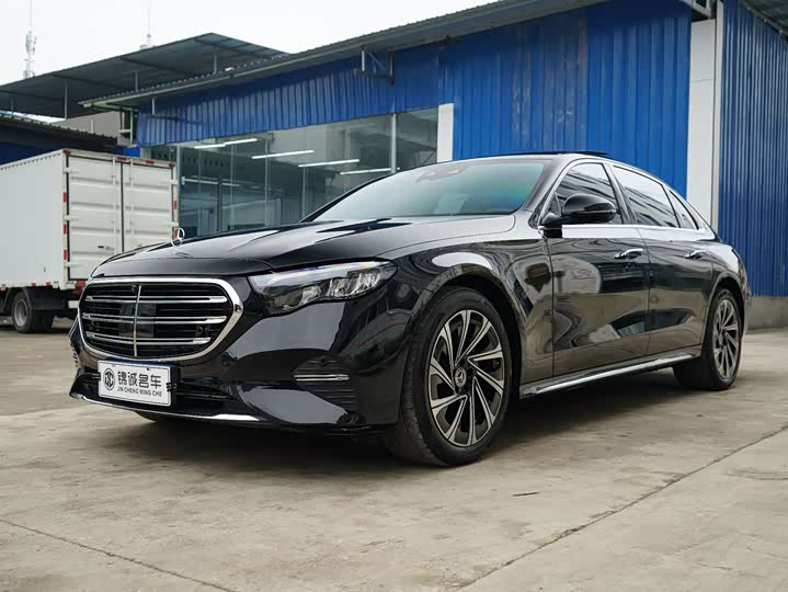 Фото 1 - Mercedes-Benz E-Class