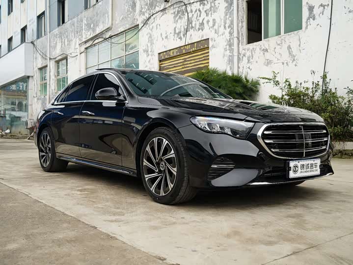 Фото 3 - Mercedes-Benz E-Class