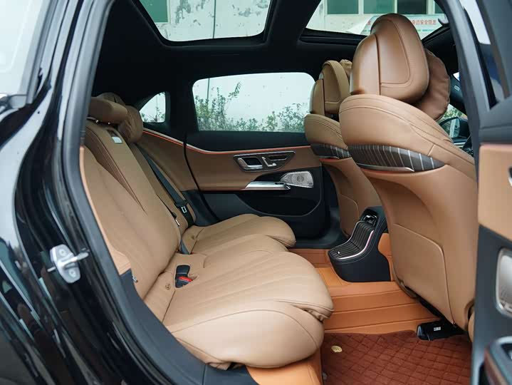 Фото 6 - Mercedes-Benz E-Class