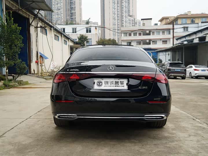 Фото 8 - Mercedes-Benz E-Class