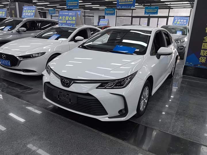 Фото 2 - Toyota Corolla