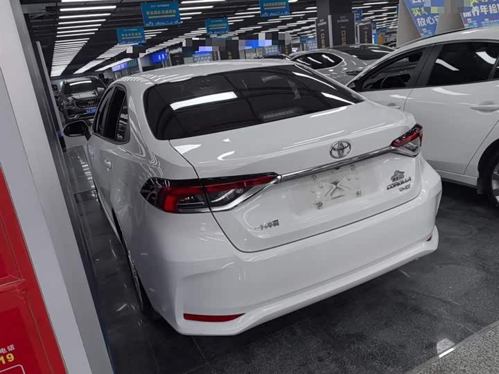 Фото 5 - Toyota Corolla