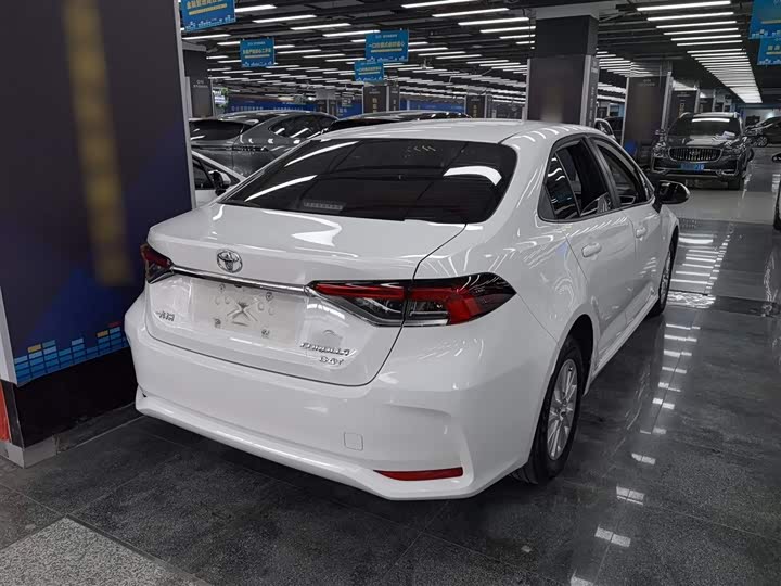 Фото 7 - Toyota Corolla