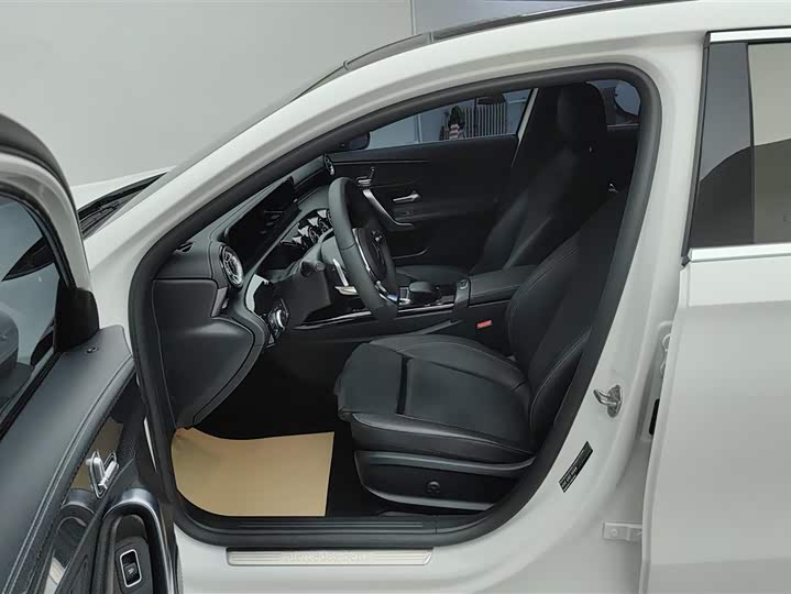 Фото 9 - Mercedes-Benz A-Class