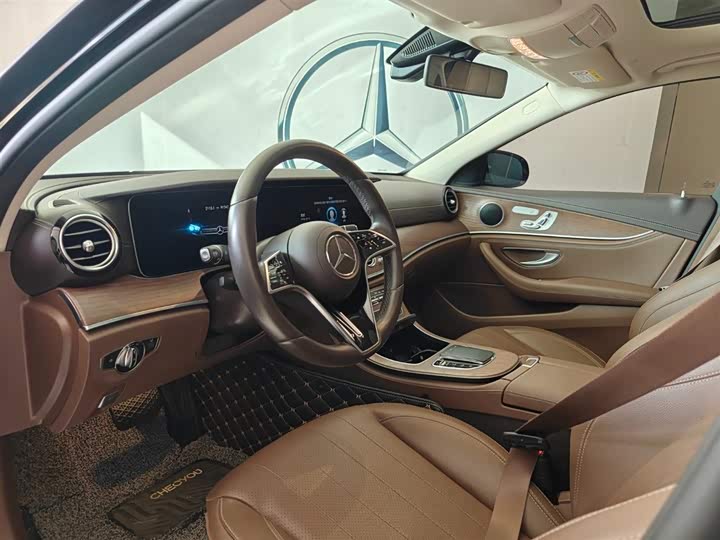 Фото 9 - Mercedes-Benz E-Class