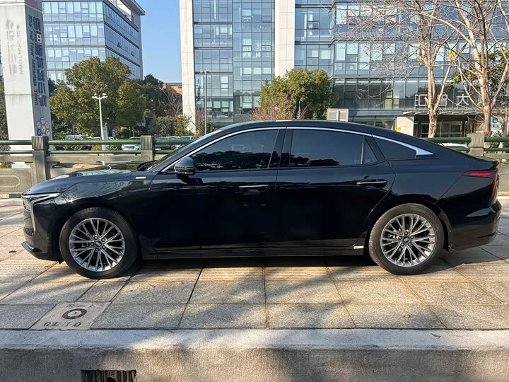 Фото 4 - Bestune B70