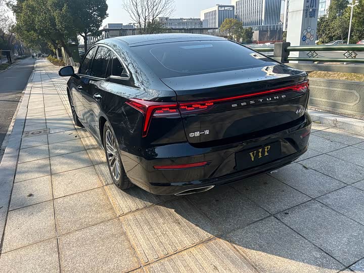 Фото 7 - Bestune B70