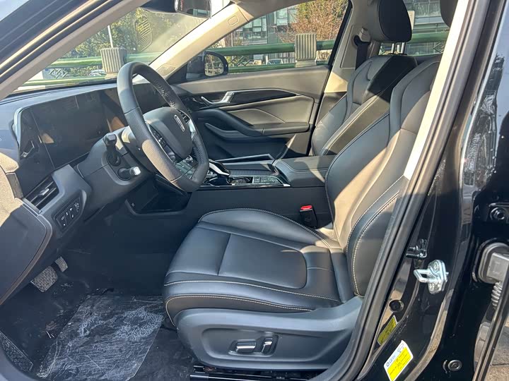 Фото 8 - Bestune B70