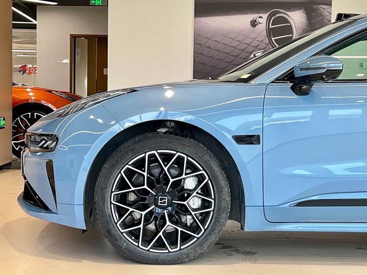 Фото 3 - Zeekr 001