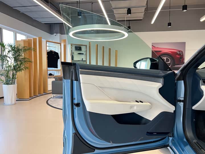 Фото 7 - Zeekr 001