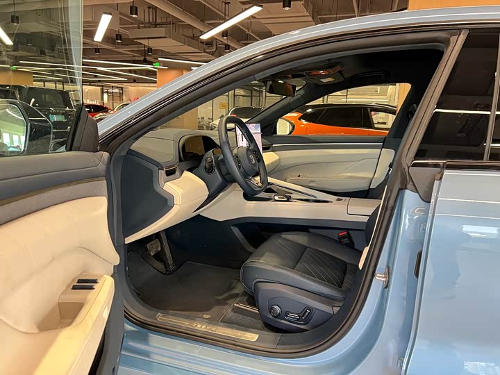 Фото 8 - Zeekr 001