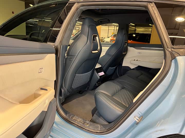 Фото 9 - Zeekr 001