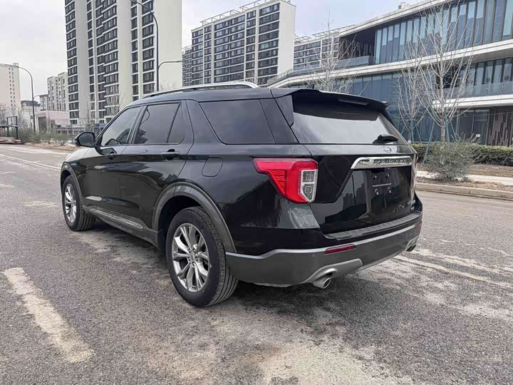 Фото 4 - Ford Explorer