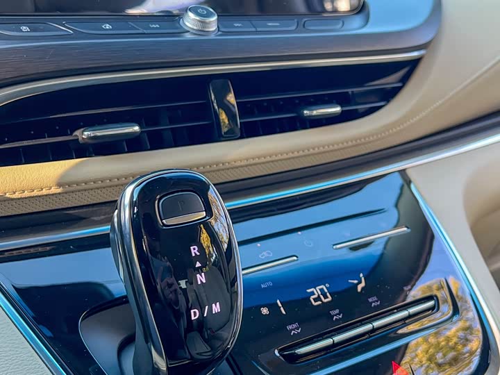 Фото 8 - Buick GL8 ES