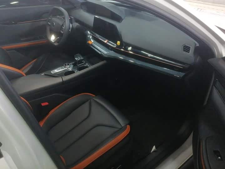 Фото 8 - Changan UNI-V