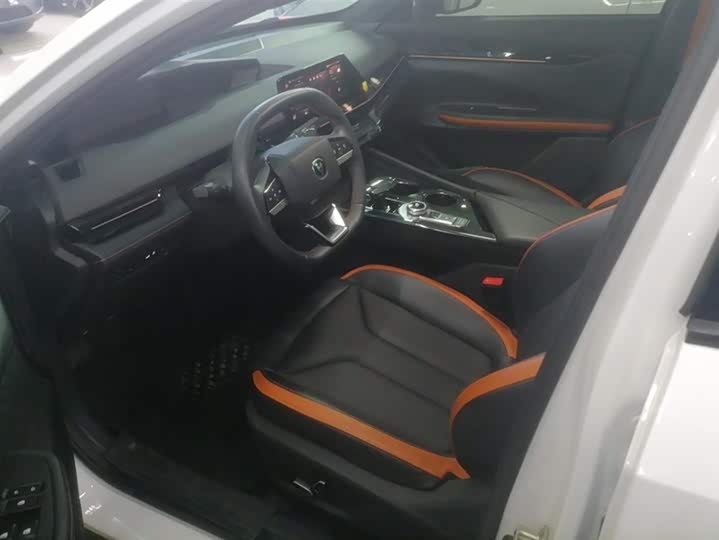 Фото 9 - Changan UNI-V