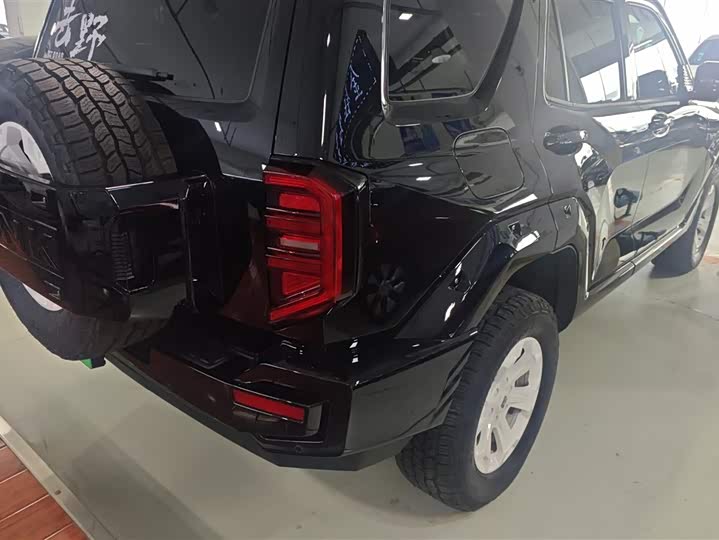 Фото 3 - Tank 400 Hybrid