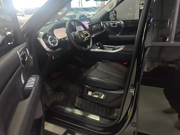 Фото 9 - Tank 400 Hybrid