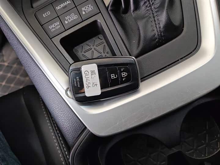 Фото 9 - Toyota Wildlander