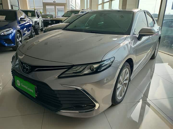Фото 2 - Toyota Camry