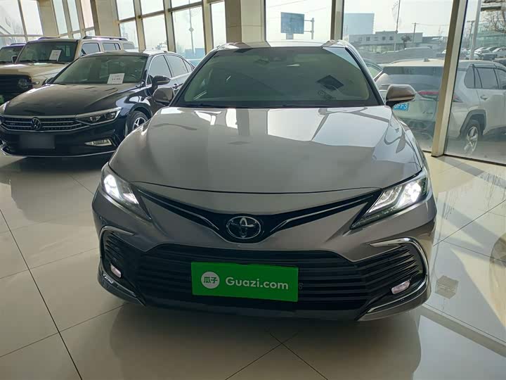 Фото 3 - Toyota Camry